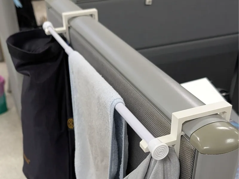 Partition hanger for 64mm depth