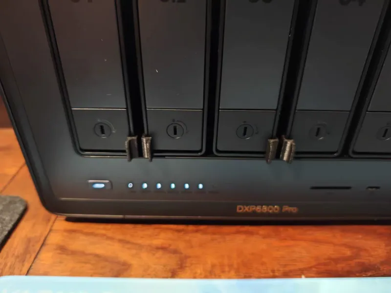 绿联DXP4800/PLUS抑制噪音 减震底座 盘架缝隙夹