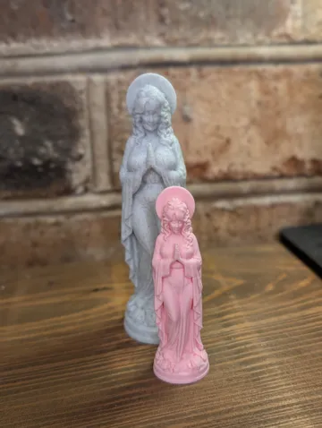 Figura decorativa: Saint Dolly Parton — vista de referencia 3