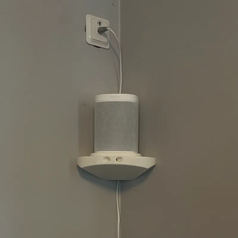 Corner shelf to Sonos one