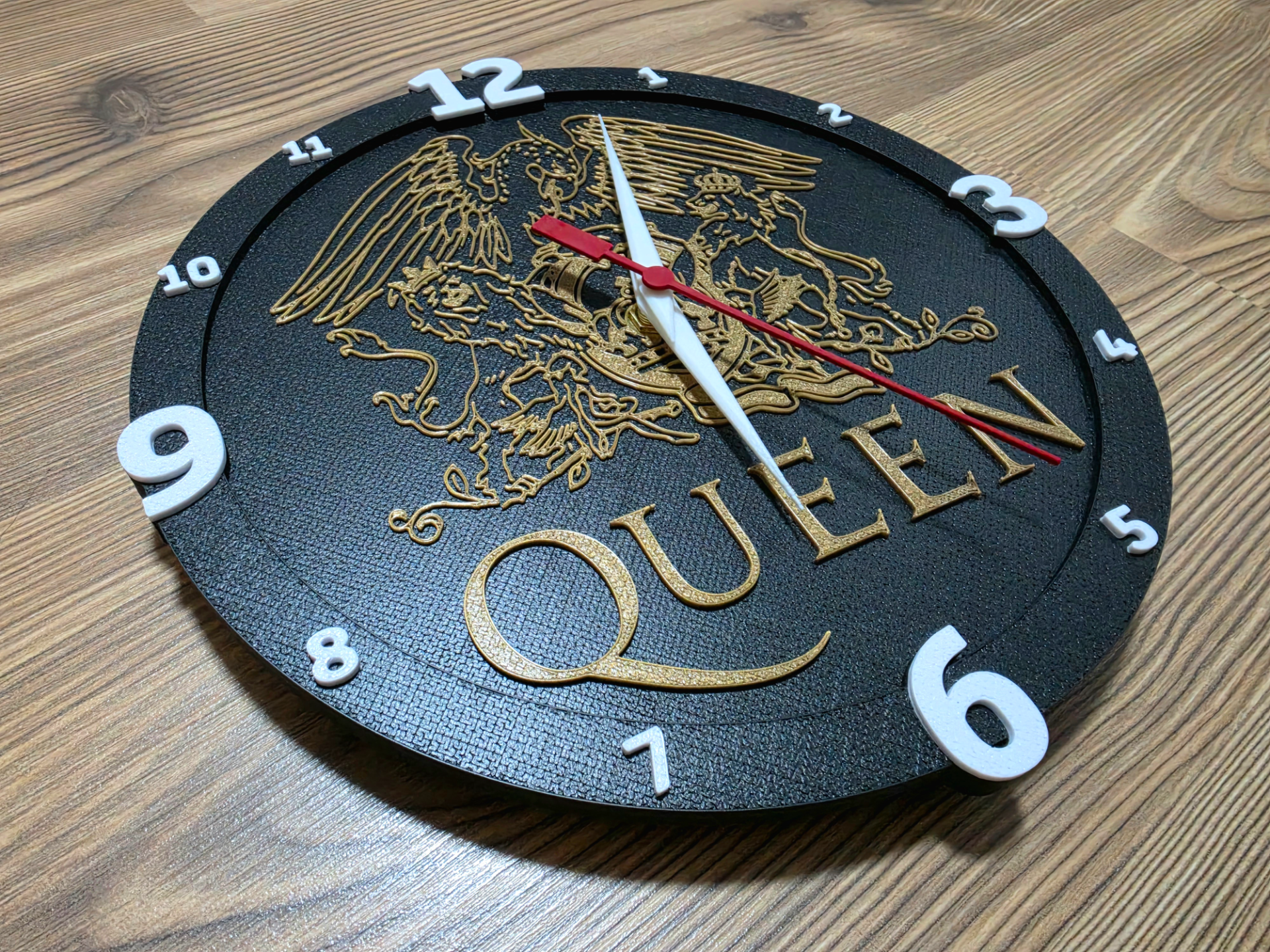 Queen Heritage Wall Clock – Rock Legend Edition