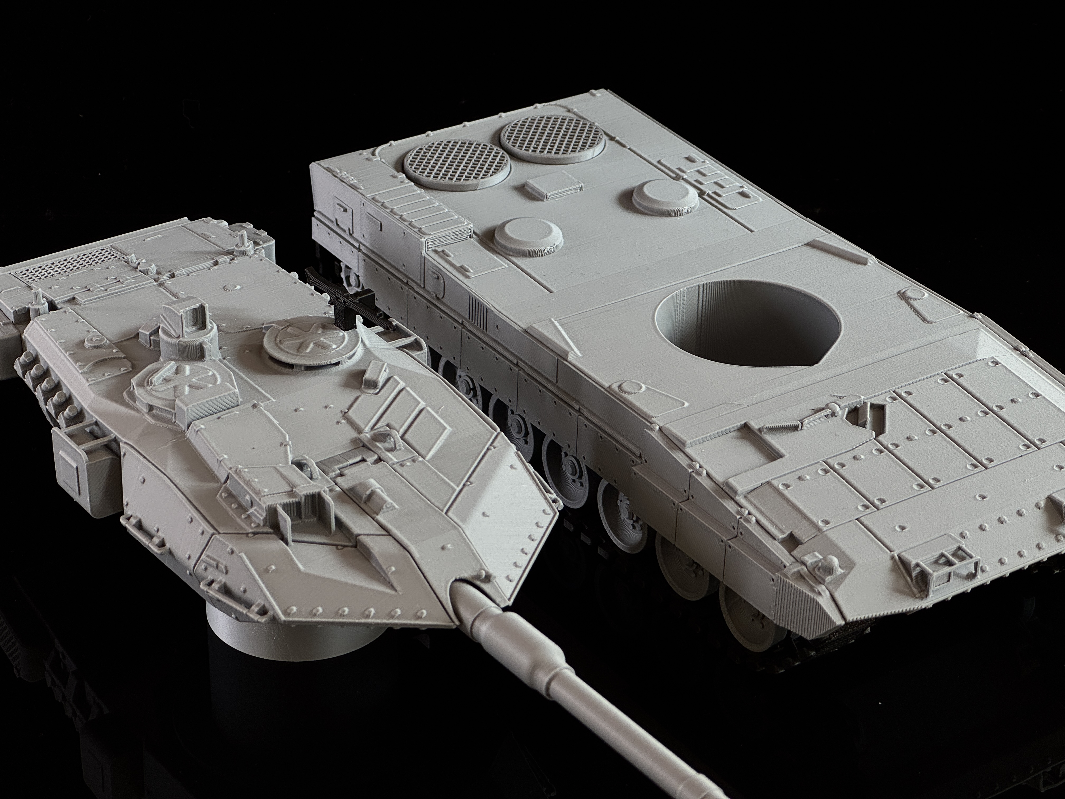Leopard 2 A7 Main Battle Tank Movable Cannon 1/35 - Free 3D Print