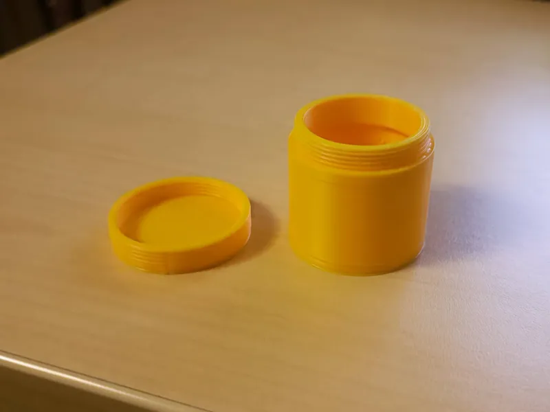 Simple Box with lid 32x32mm