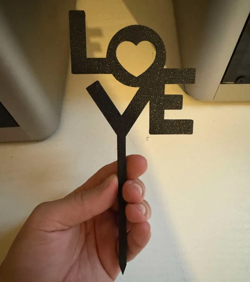 'Love' Topper