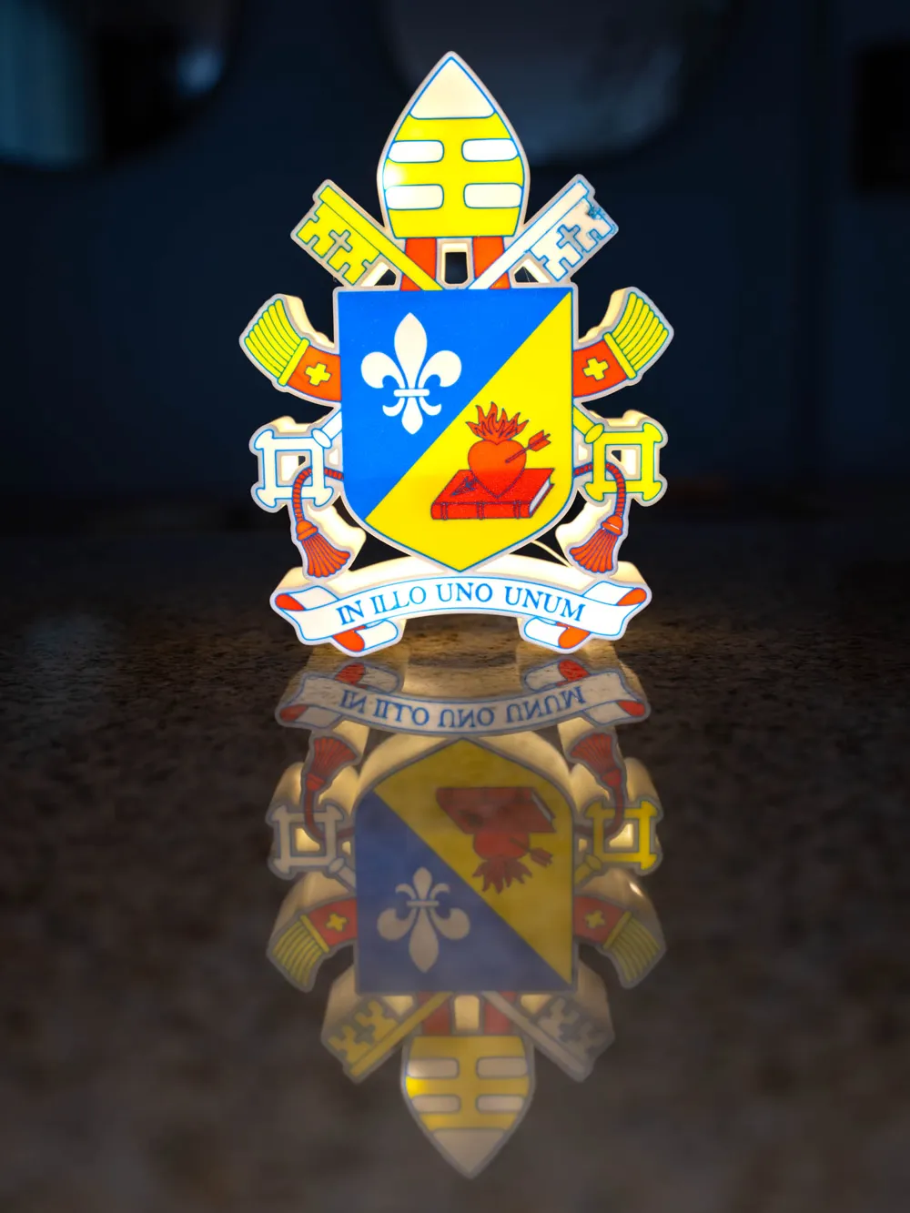 Stemma di Papa Leone XIV Lampada a Luce - Modello di stampa 3D gratuito -  MakerWorld, image size:1000x1333