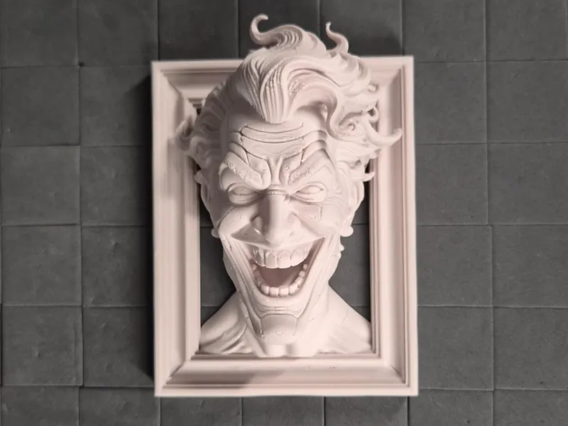 Out of the Frame – Joker Mania | Keyhole hanger