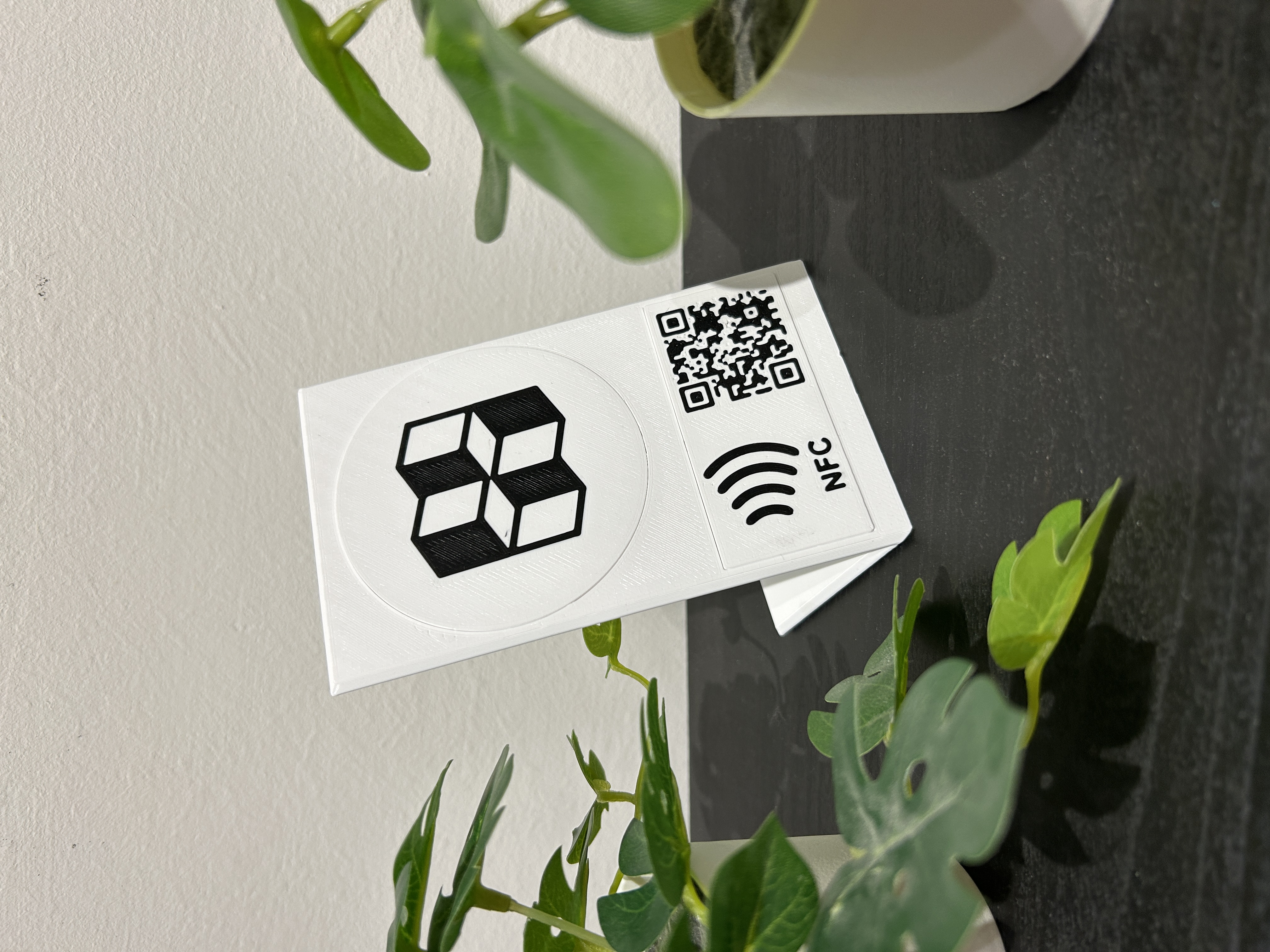 EDITABLE STAND QR CODE/NFC V2