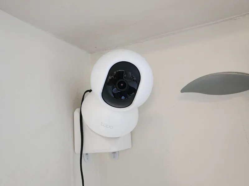 Tapo C200 Camera Corner Mount - No Drilling needed