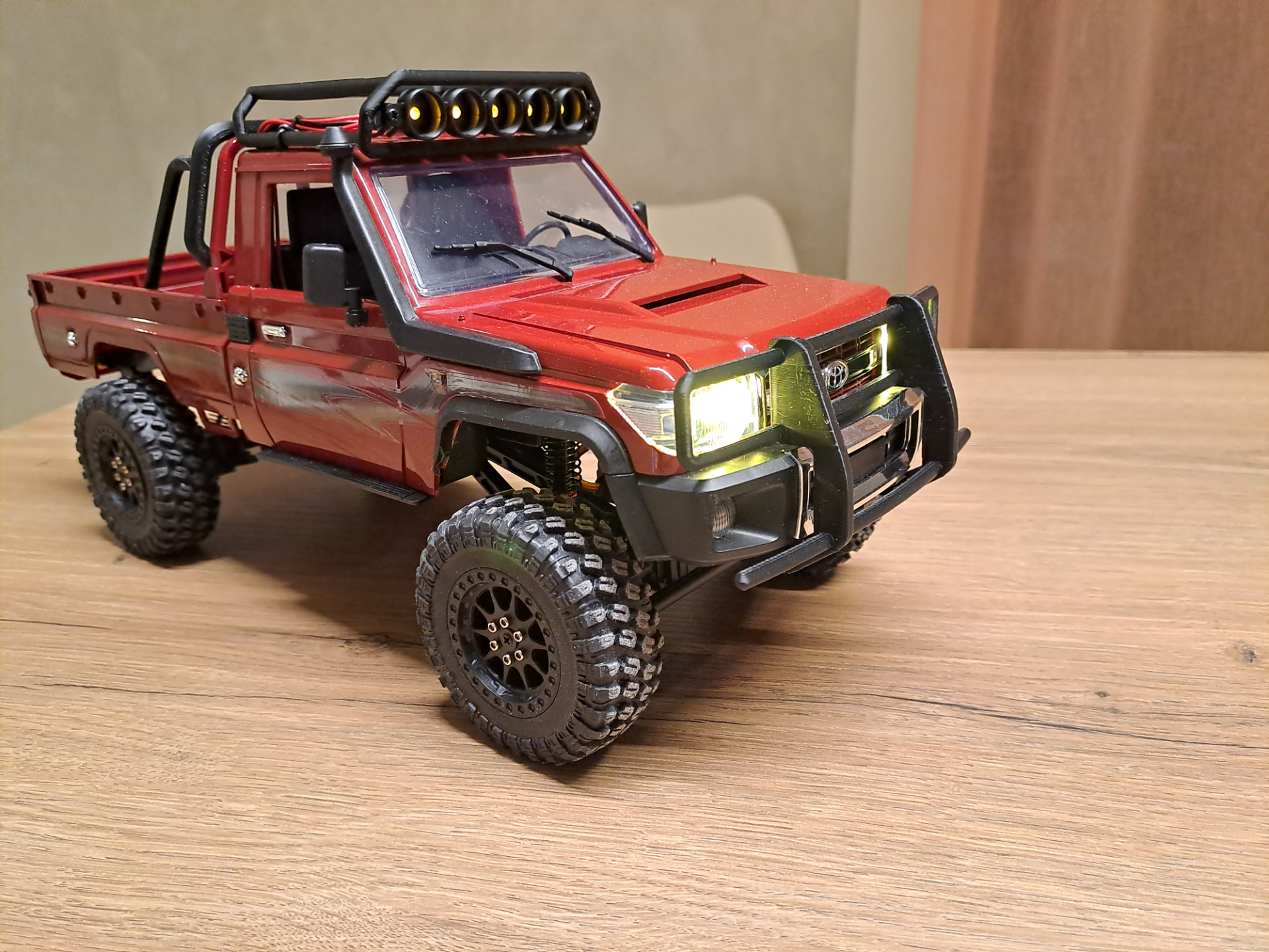 Roof rack + auxiliary lights for MN82