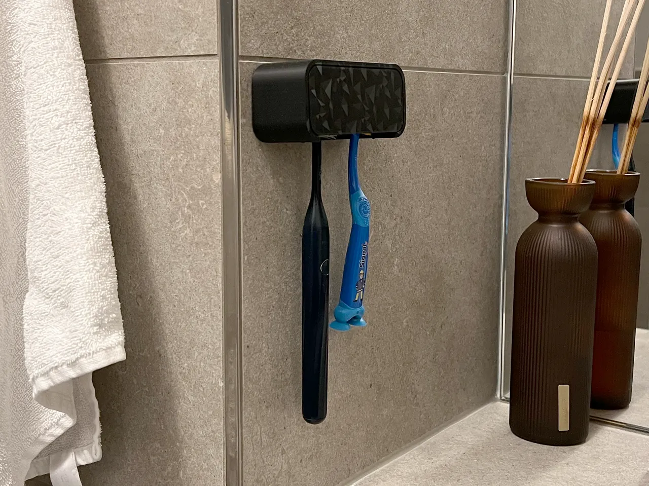 Wall Mounted Practical Toothbrush Holder view 4