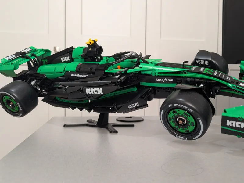 Stand for bricks Formula 1 1:8 scale