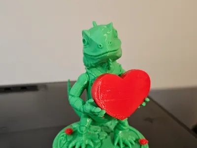 Iguana Valentine Heart Statue