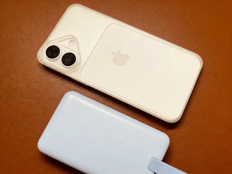 iPhone17 磁吸充电宝手机壳
