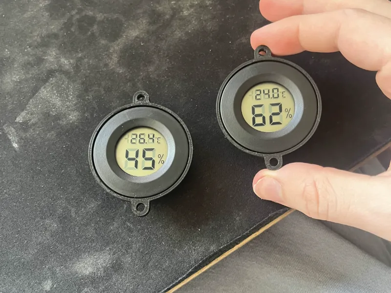 light and easy mount for cheap hygrometer