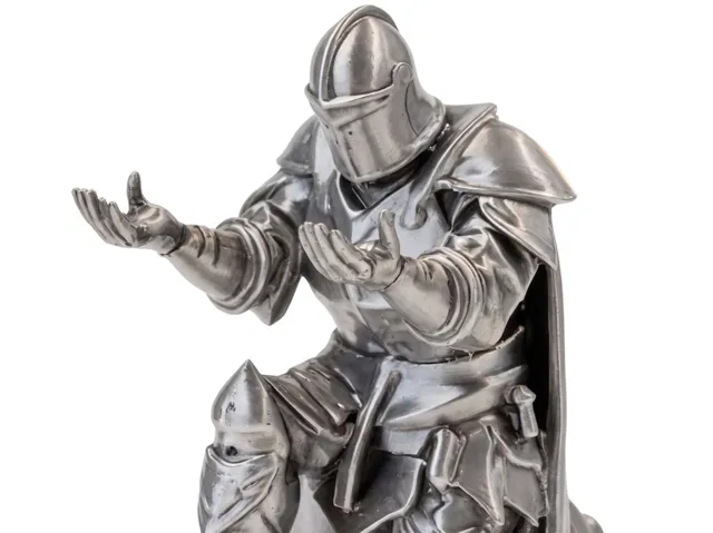 Statuetka/ dekoracji - na biurko - długopis/pióro