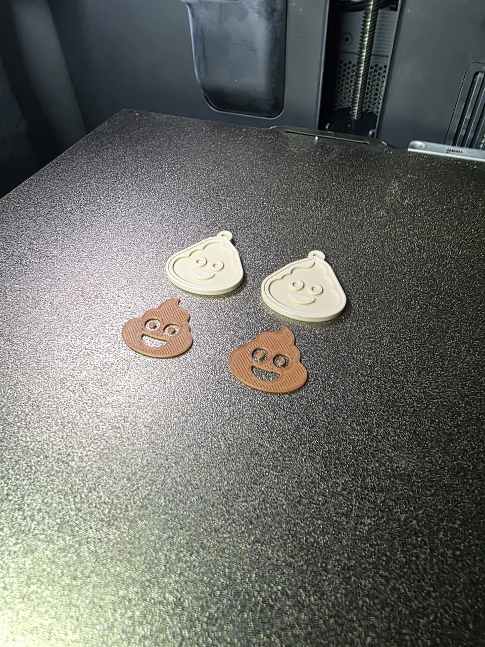 Emoji earring maker view 2