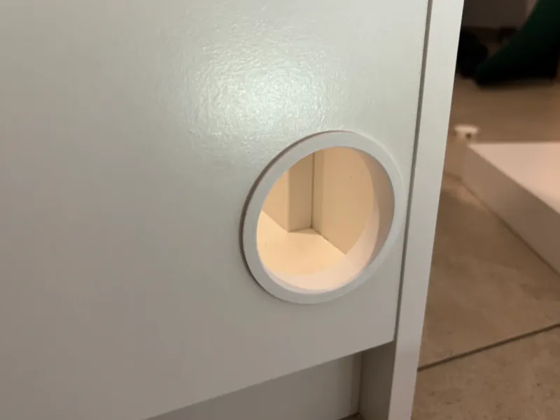 cache passe-cable