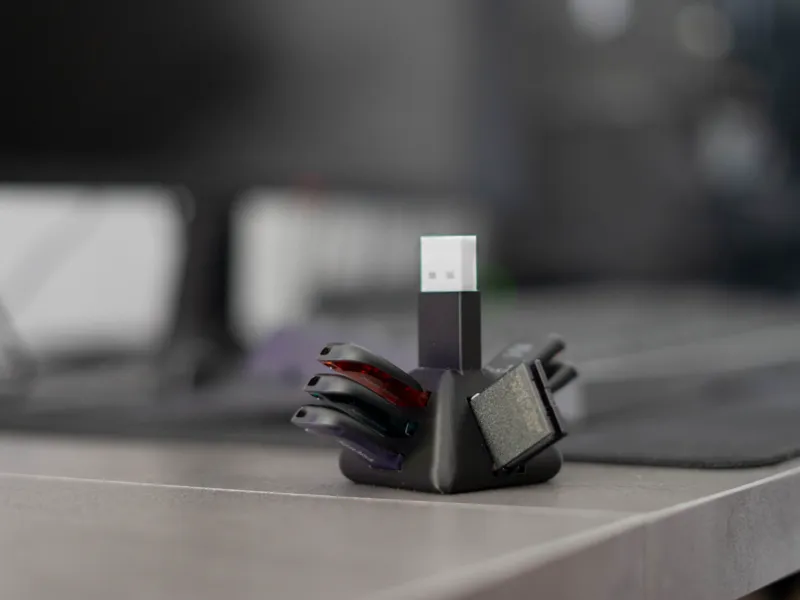 Pyramid USB & Memory Card Holder