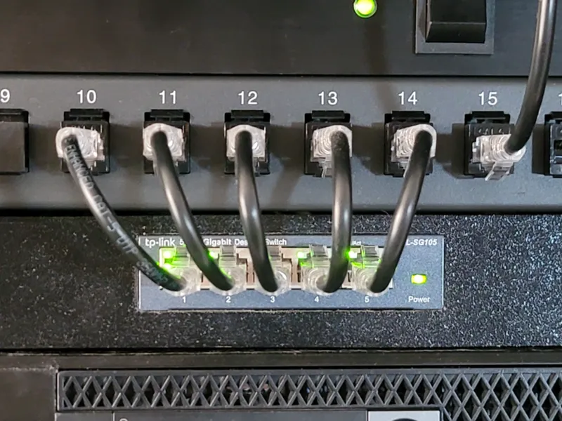 Racksys TP Link GS105 switch mount