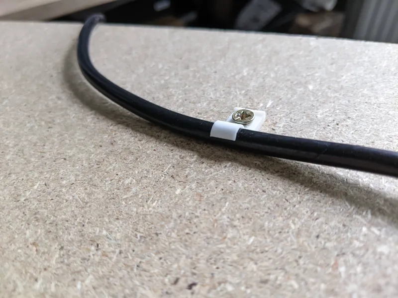 Snap-in cable clamp / clip