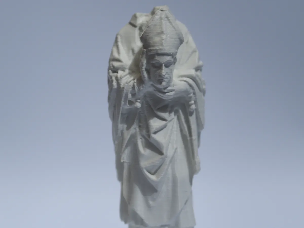 Saint Denis — statuette religieuse