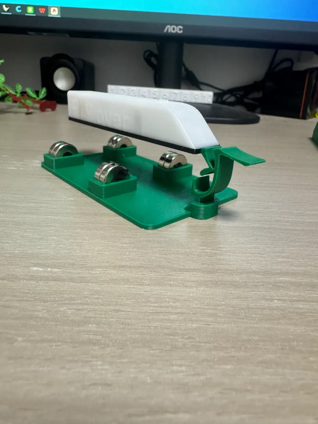 Miniatura 2 do modelo 3D 解压磁悬浮列车摆件