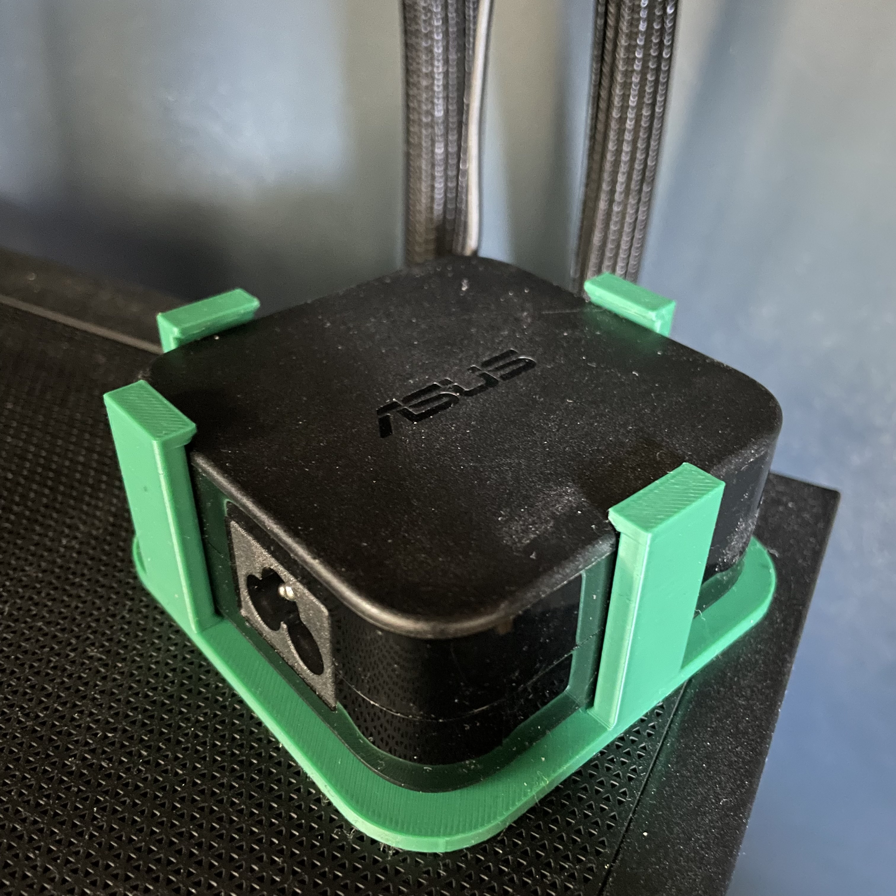 Miniatura 1 do modelo 3D Customizable bracket for cable management
