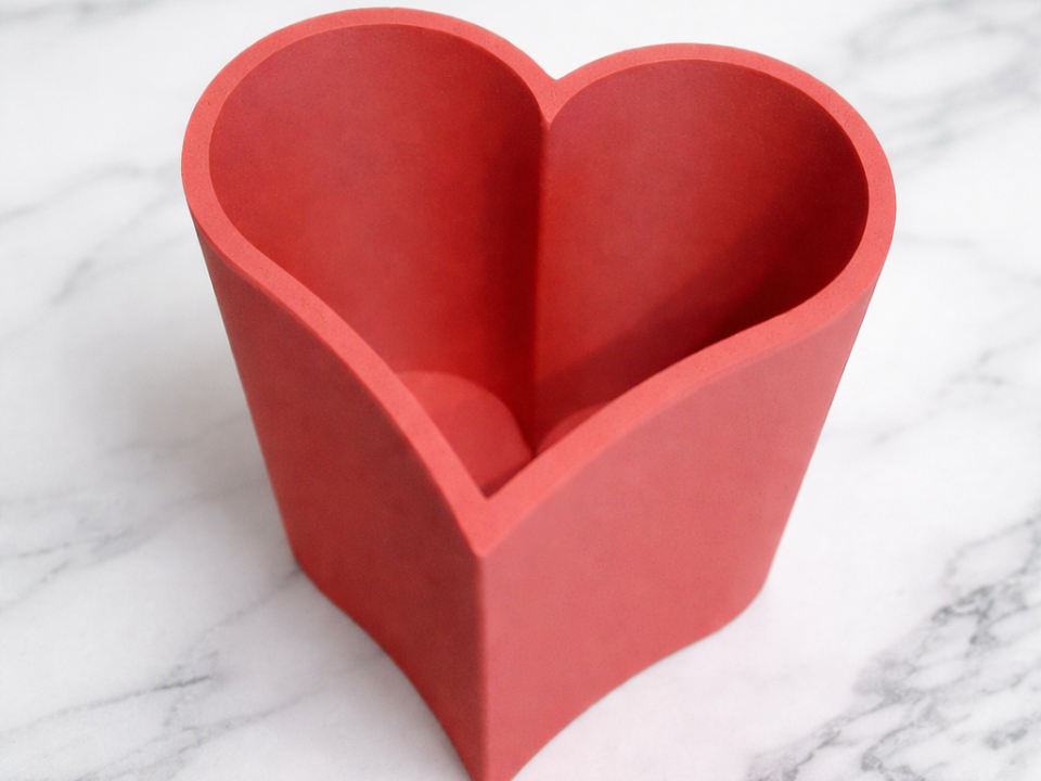 Heart Vase – Minimalist Decorative