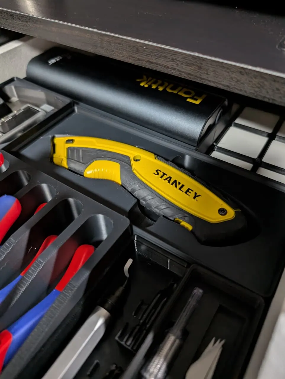 Gridfinity Stanley Utility Knife holder - Free 3D Print Model - MakerWorld