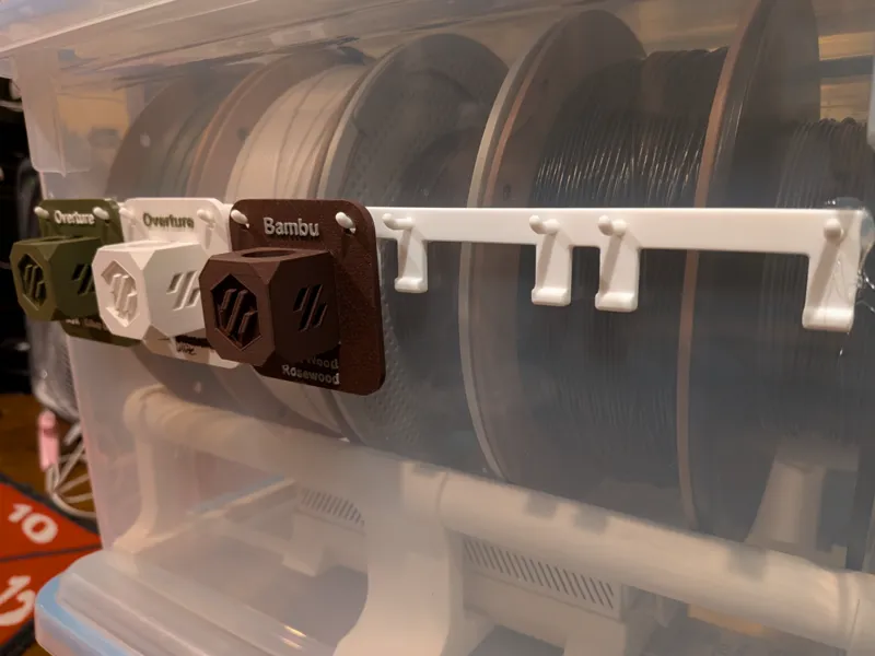 Tridimensional Filament Swatch Hanger