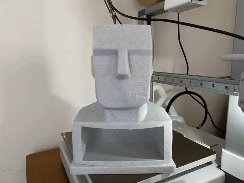 Totem Monolitico da Banco — Svuota tasche