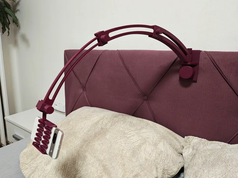Retractable mobile holder for your bed-time V2