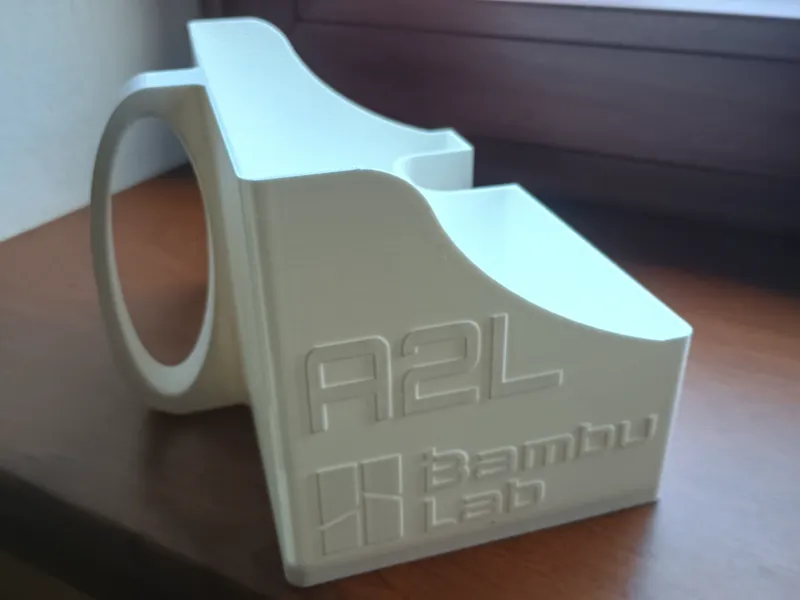 A2L waste bin with handle