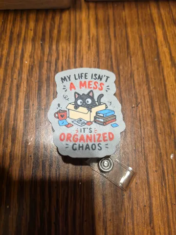Tapa o cubierta: Organized Chaos Badge Reel/Magnet — vista de referencia 2