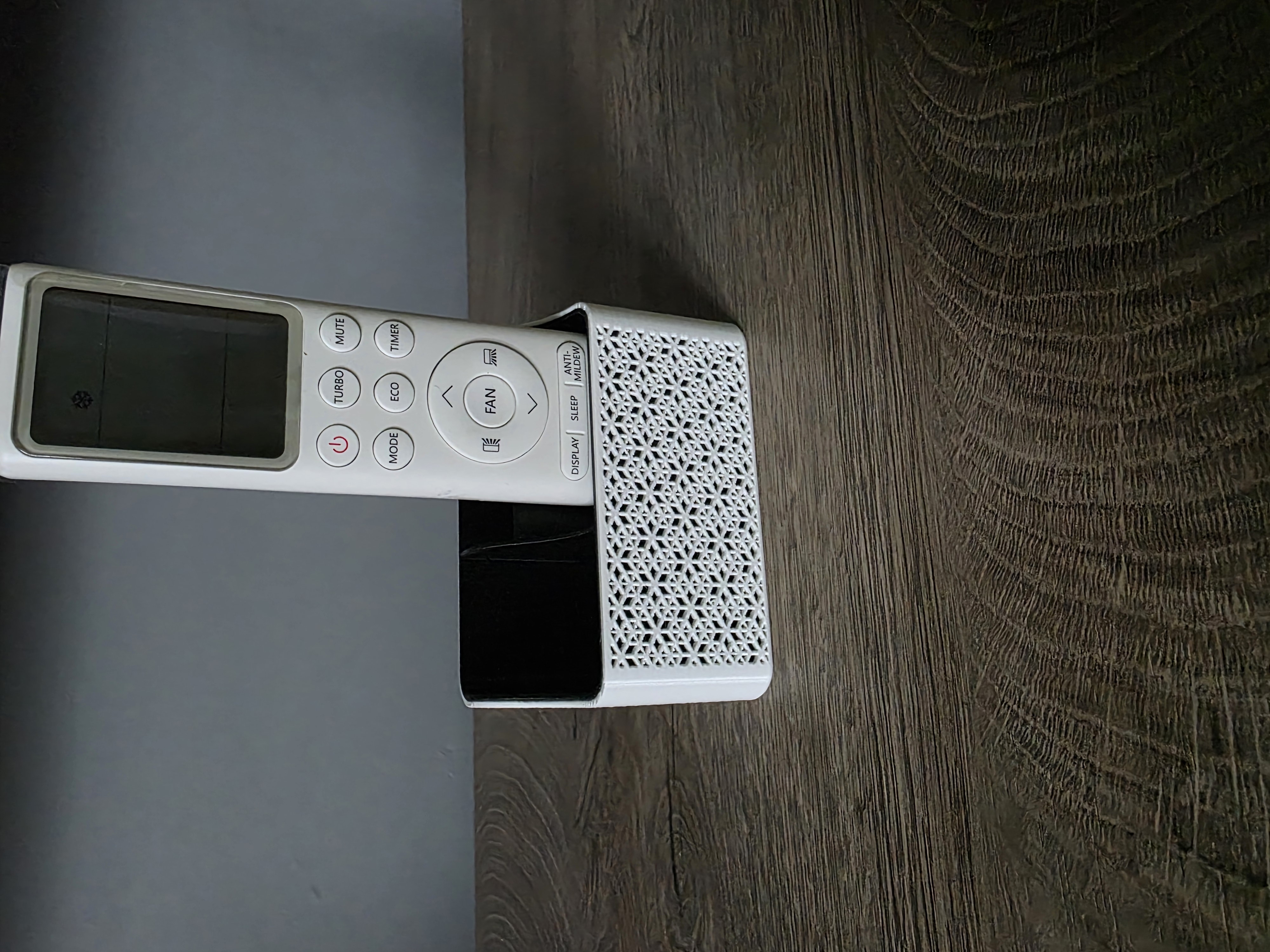 Miniatura 4 do modelo 3D Modular Remote Caddy