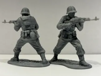 USSR ( SOVIET ) SOLDIER IN STAN UP POSITION