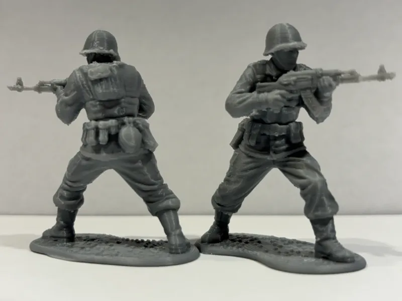 USSR ( SOVIET ) SOLDIER IN STAN UP POSITION