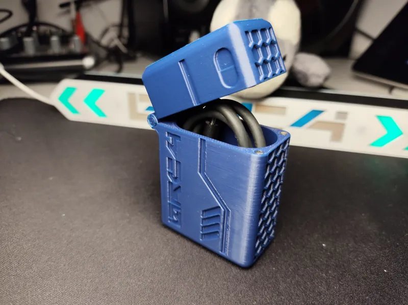 Cyberpunk / mecha box for stuff, earphones, keys