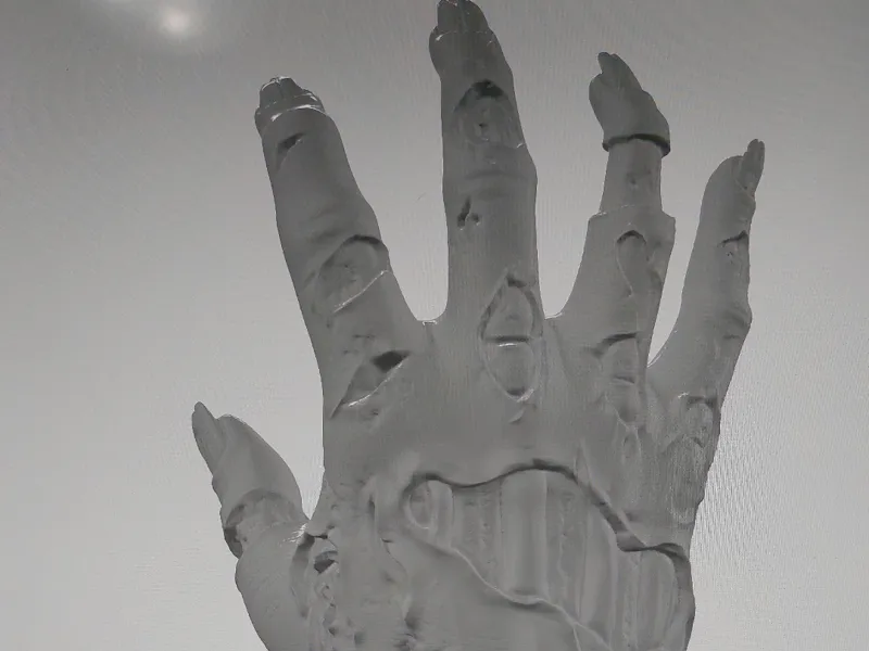 mano zombie per HALLOWEEN