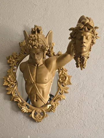 Figura decorativa: PERSEO & MEDUSA La escultura que SALE del espejo — vista de referencia 2