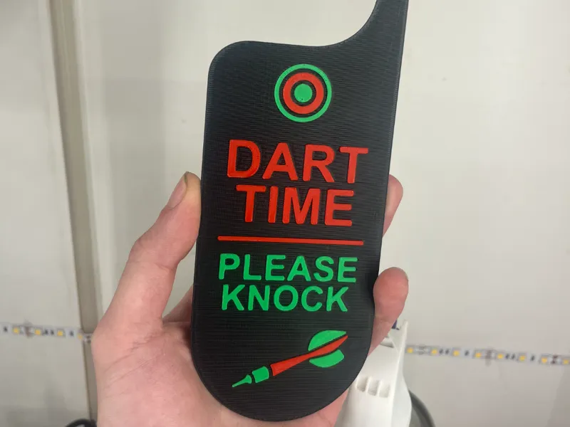 Darts 'do-not-disturb' hanger