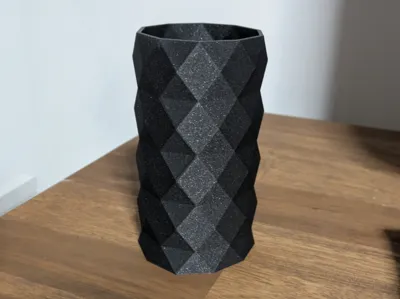 a low Polygon Vase 