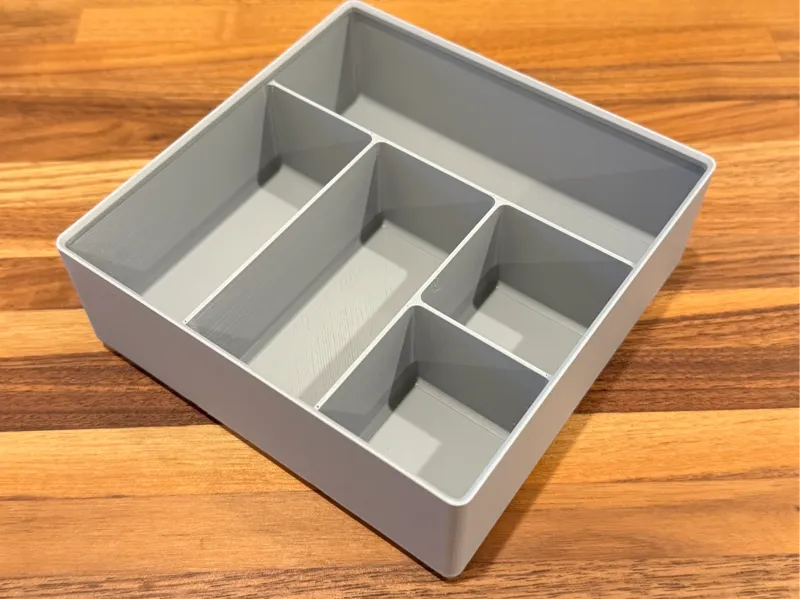 Gridfinity tray with five compartments - 3x3x6U
