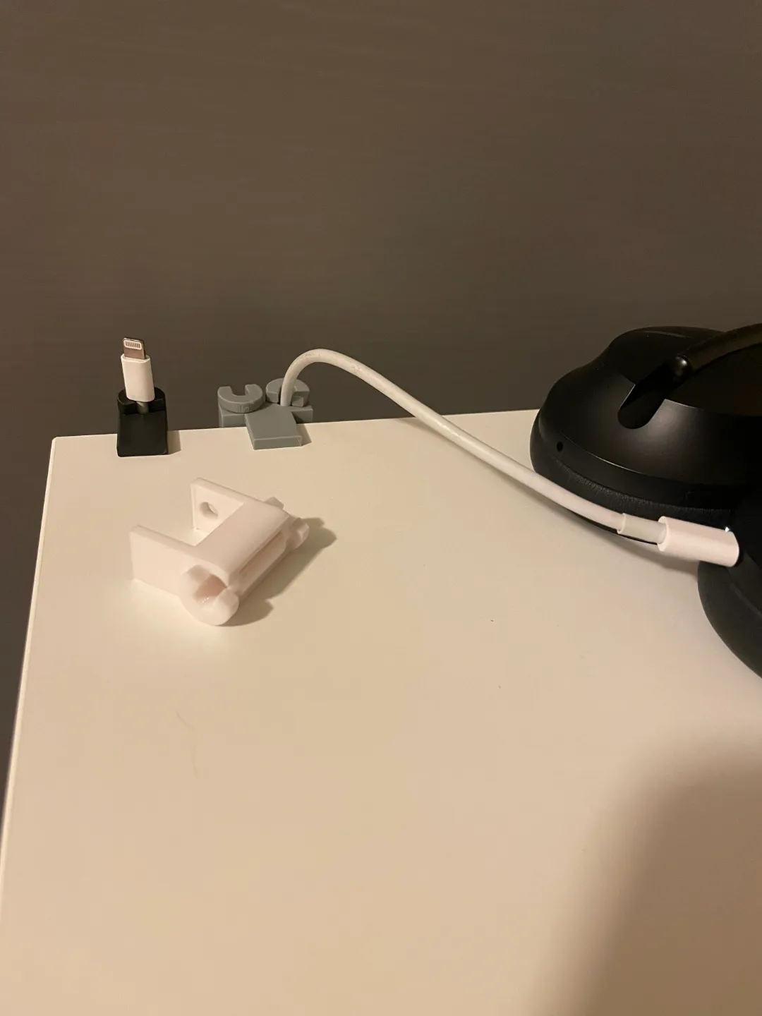 Passe-câble de bureau
