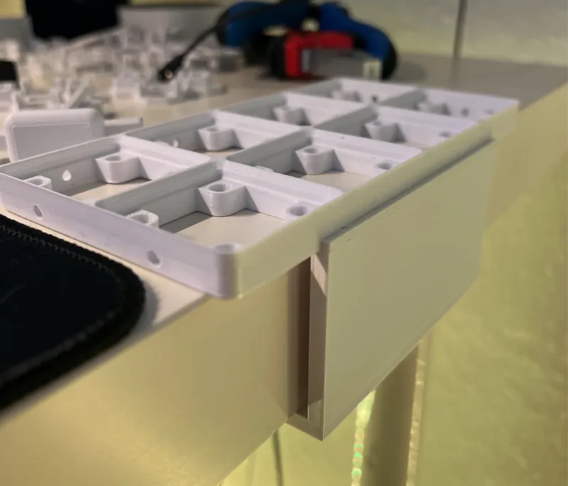 Gridfinity Base with table hold