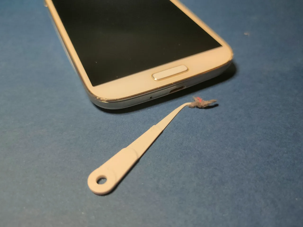 phone usb-c dust remover view 2