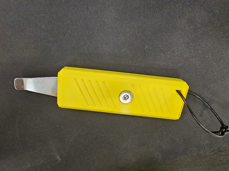 Paint tin lid remover