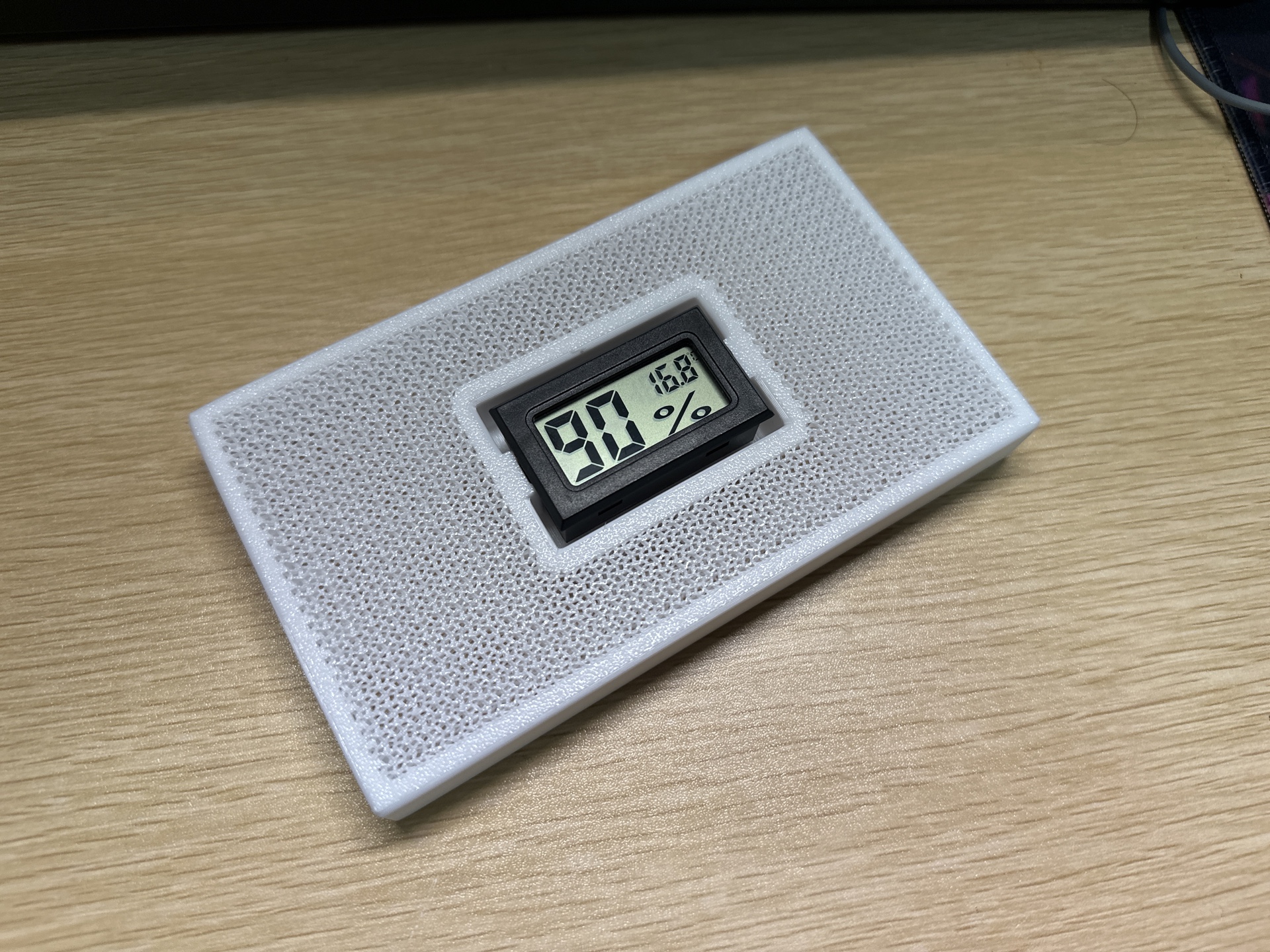 Miniatura 1 do modelo 3D 带有湿度计槽位的干燥盒