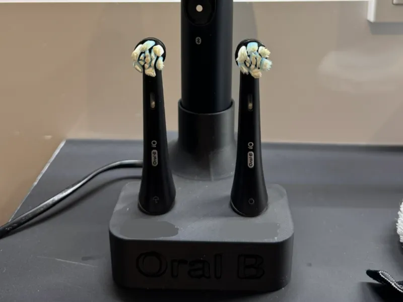 Oral-B IO holder for 2 brush heads