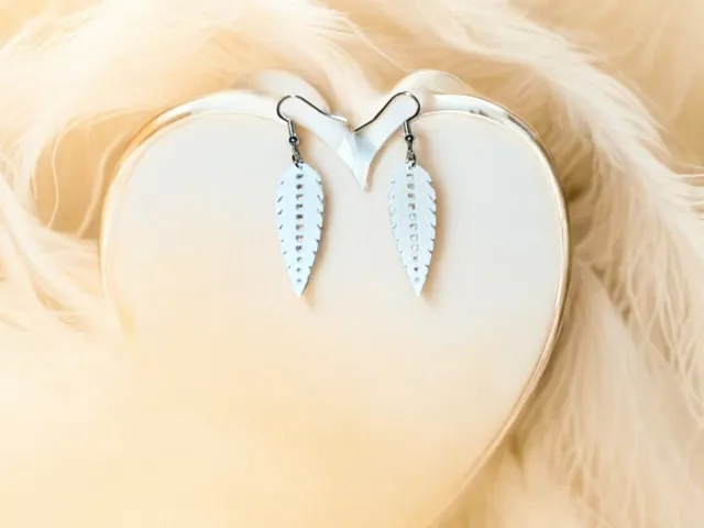 Feather of hearts earring